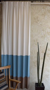 ブルーとブラウンのデザインコットンカーテン