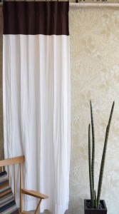 ブラウンとホワイトのデザインコットンカーテン