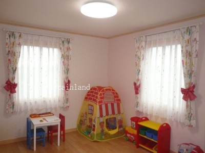 女の子のお部屋のカーテン