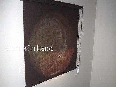 丸形窓ロールスクリーン_ブラウン閉