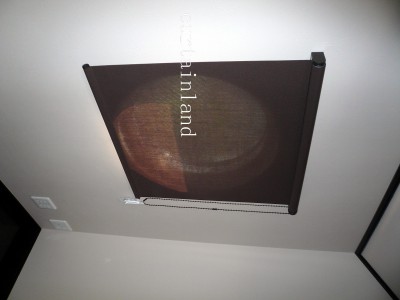 丸形窓ロールスクリーン_ブラウン閉