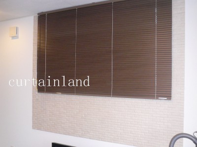 ブラインド全て覆うサイズ