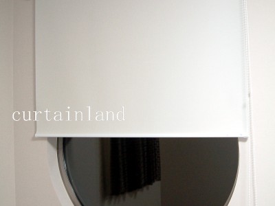 丸形窓ロールスクリーン_ホワイト半開