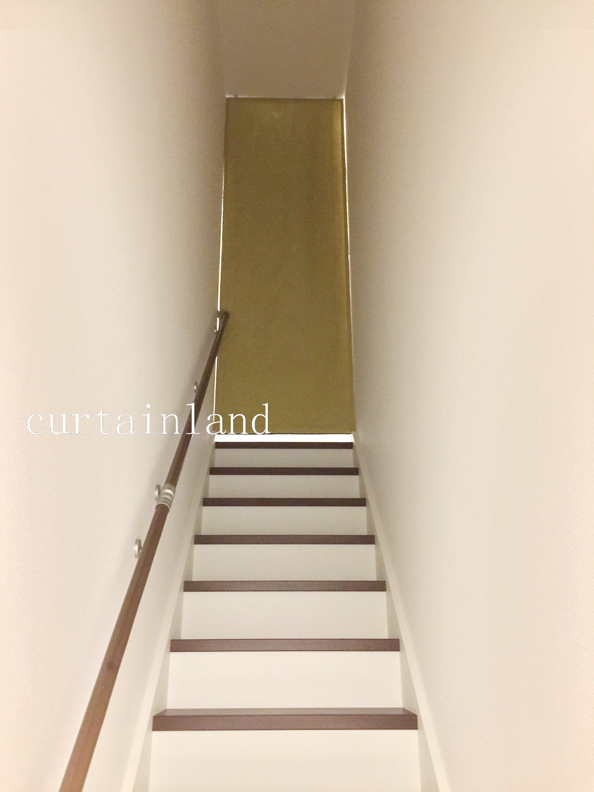 リビング階段を北欧デザインシェードでおしゃれに寒さ対策 カーテンランドの施工事例集ブログ