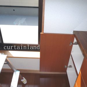 窓と開き戸の干渉