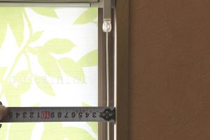 ニチベイ ロールスクリーン スマートコード式 操作側の隙間