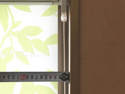 ニチベイ ロールスクリーン スマートコード式 操作側の隙間