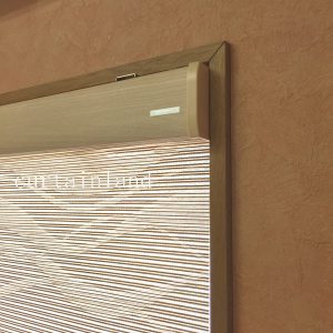 ニチベイ ロールスクリーン カバータイプ カバーが出ている画像