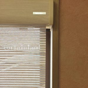 ニチベイ ロールスクリーン カバータイプ プリコード式の隙間