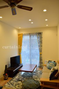 ネイビーのレースカーテン