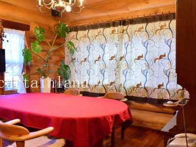 ログハウスのダイニングルーム