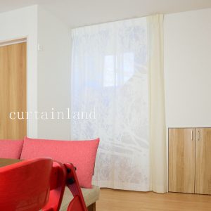 トゥーリレースで階段の間仕切りカーテン