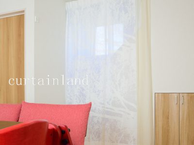 トゥーリレースで階段の間仕切りカーテン