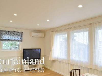 スウェーデンハウスにホワイトリネンカーテン