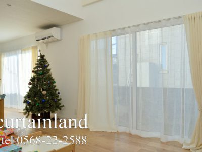 一間半掃出窓が２窓あるリビングダイニング