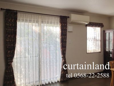 イチゴ泥棒とラークスパアレースカーテン