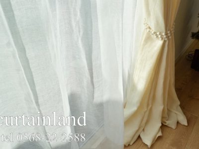 ホワイトのリネンレースカーテン