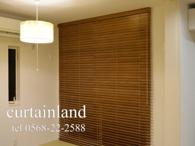 和室に木製ブラインド