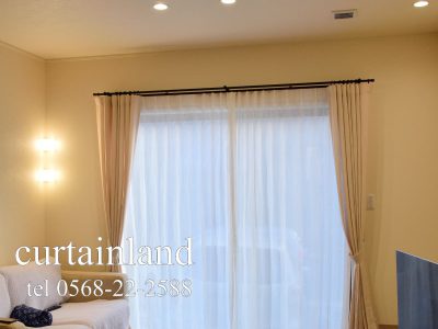 ホワイトのリネンレースカーテン