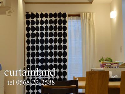 北欧モノトーンのアシンメトリーカーテン