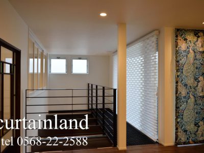 アンティークなガラス戸とモリスカーテン