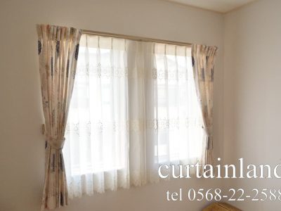 二つ並びの小窓を１つの窓としてカーテンにした事例