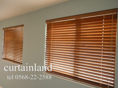 西側にウッドブラインド