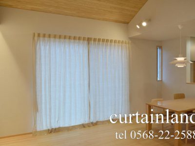床につくサイズのリネンカーテン施工例