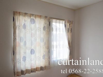 淡いピンクパープルの植物柄プリントカーテン