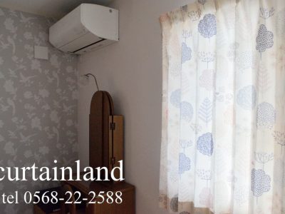ローラアシュレイの壁紙とカーテンのコーディネート