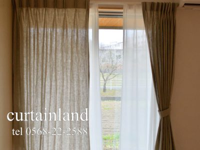 畳とグレーのリネンカーテン