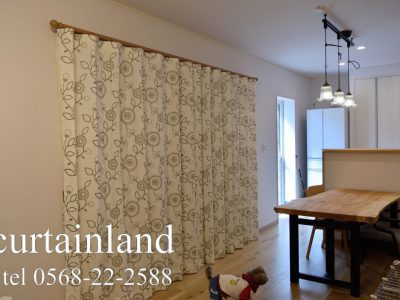 レトロな刺繍カーテン