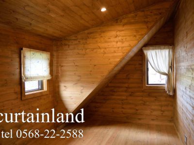 ログハウスの寝室カーテンコーディネート