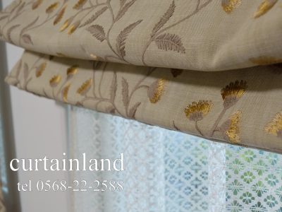 ゴールドの花柄刺繍生地