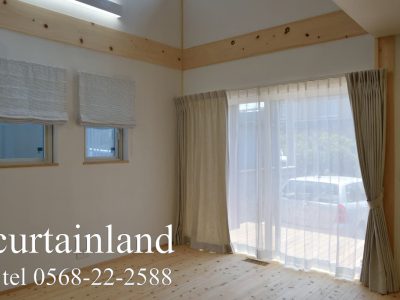 マリンブルーのリネンとヘリンボーンリネンカーテン