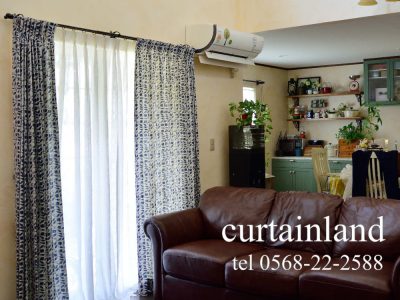 カフェ風インテリアにモリスの「ローズヒップ」