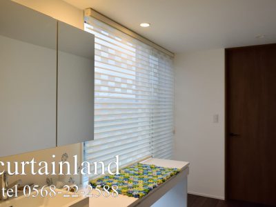 洗面室に調光ロールスクリーン FUGAを取付け