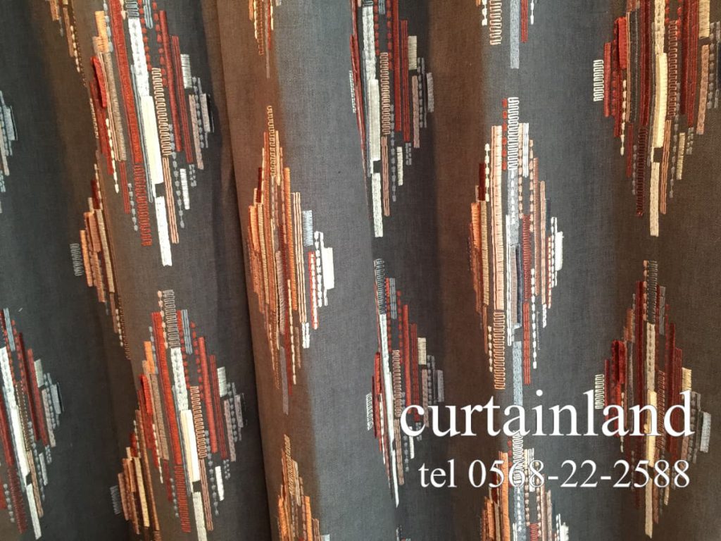 エスニック調の天然素材を使った刺繍カーテン