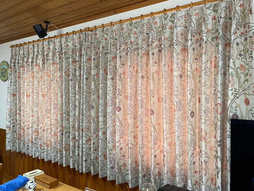 ウィリアムモリスのマリーイザベルのカーテン