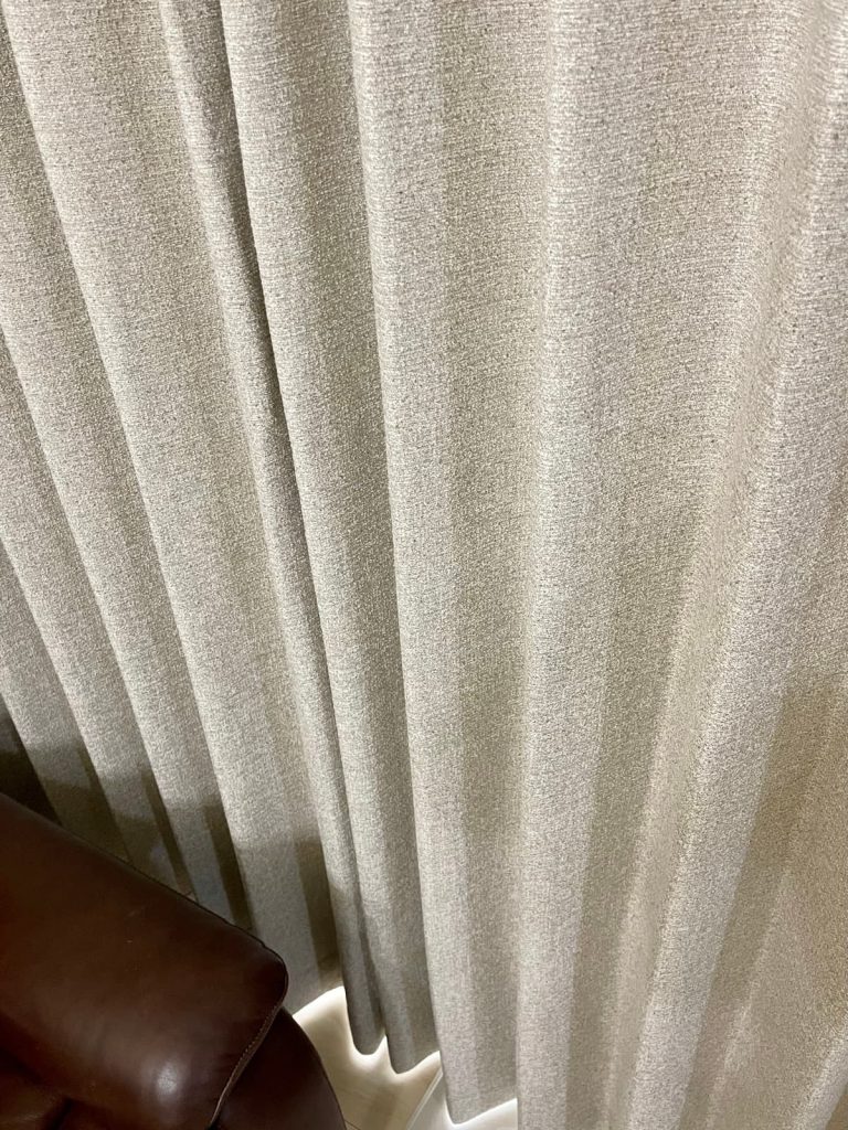 意匠糸を使った遮光カーテン