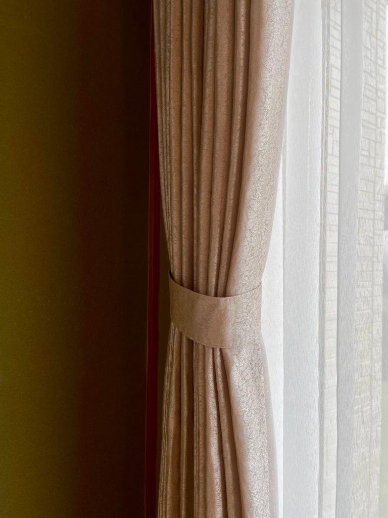 和の趣にも寄り添うオーダーカーテン