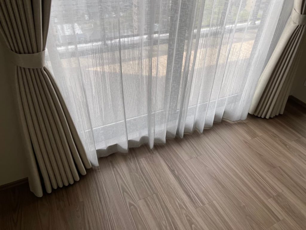 意匠糸の裾グラデーションレース